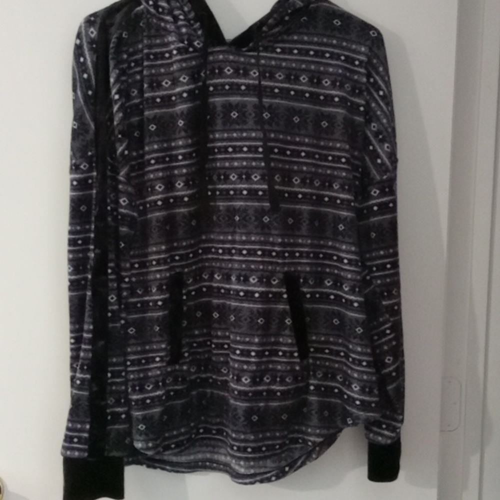 SIMPLY VERA Pullover Hoodie!!